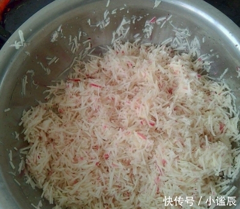 萝卜|60岁奶奶炸萝卜丸子:调面糊时,不加水只加它,丸子又香又脆