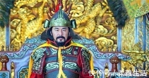 曹嵩|调皮孩子贪玩爬上龙椅,皇帝:好玩吗?孩子机智答6字,顺利登基