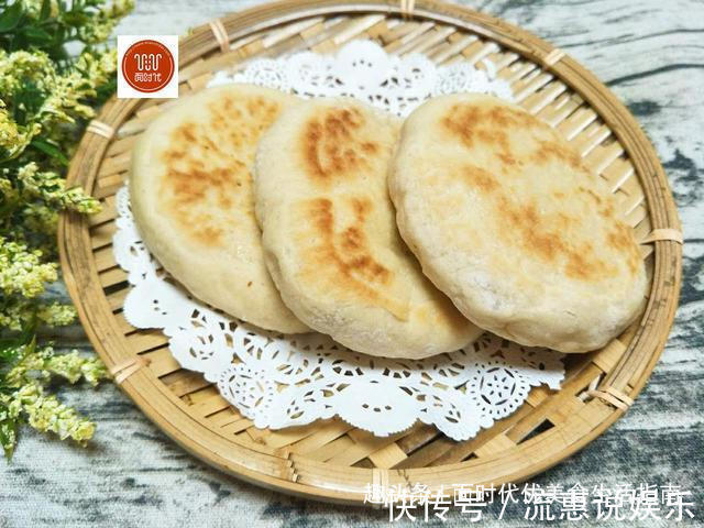 发面烙饼，我有妙招，既省油又暄软，外酥里嫩凉了不会硬！