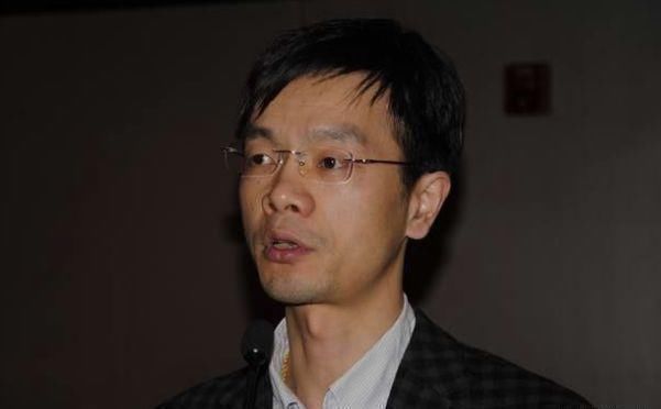 张奇|京东第一个员工,16岁就跟随刘强东摆地摊,如今咋样了