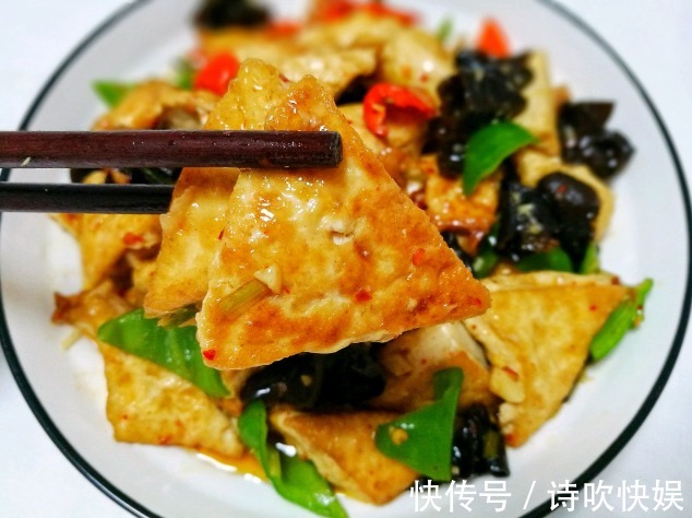 不粘|煎豆腐,直接用油煎就错了!多做一步,不粘锅不破皮,香嫩不易碎