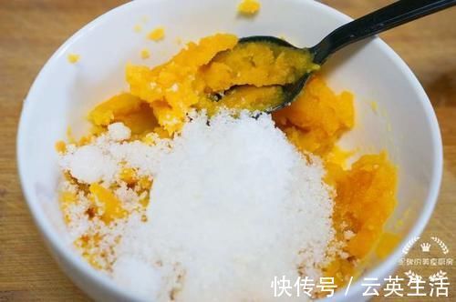 冬天,试试红薯的新吃法,酥脆香甜,花钱不多,一口一个真过瘾