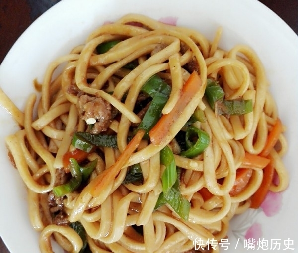 担心|在家里就可以做出好吃的炒面,不用去担心卫生的小吃摊解馋了