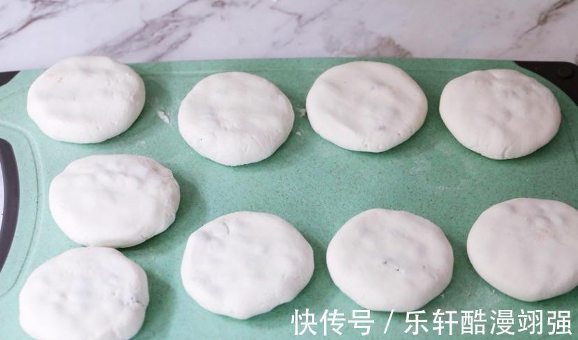 超好吃的糯米红豆饼,很适合当早餐,大人孩子都吃不够