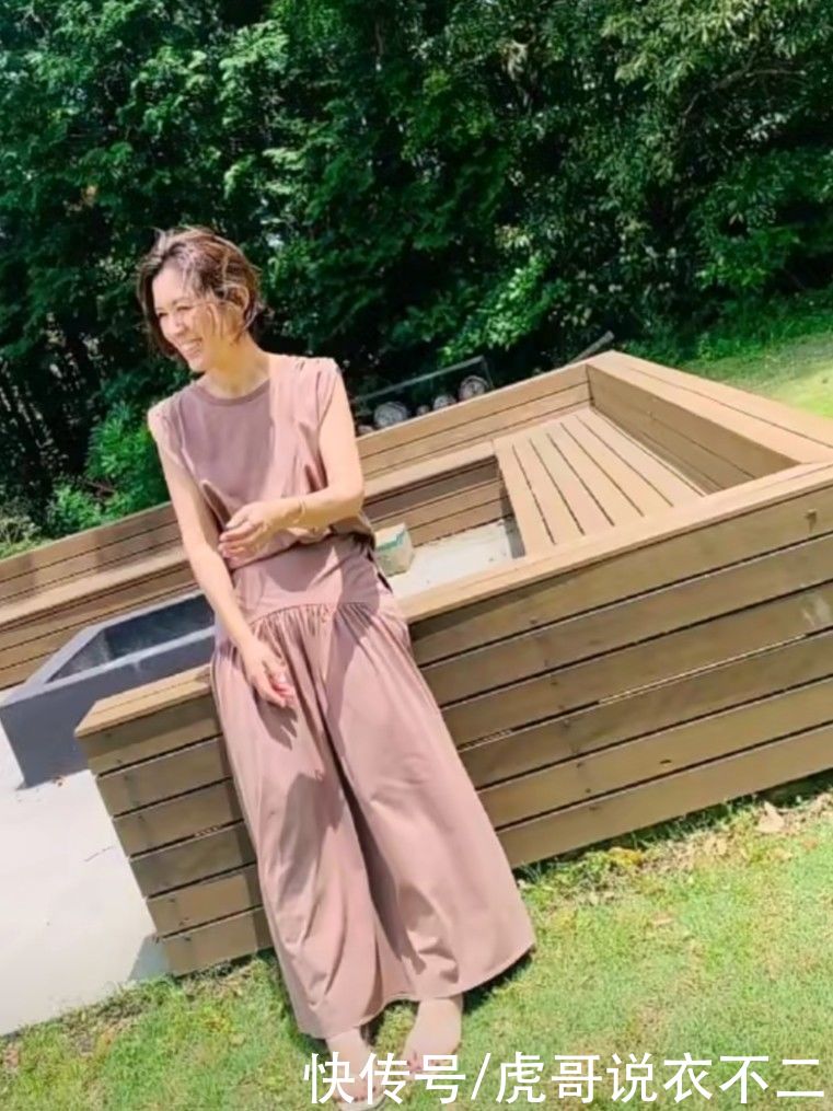 身材|皮肤黝黑五短身材，年近50的她成为顶流穿搭博主，堪称女性典范