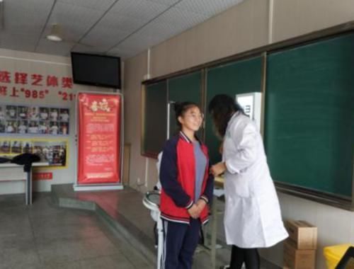 身高|初中生标准身高表火了,达到这一高度算合格,很多孩子不达标