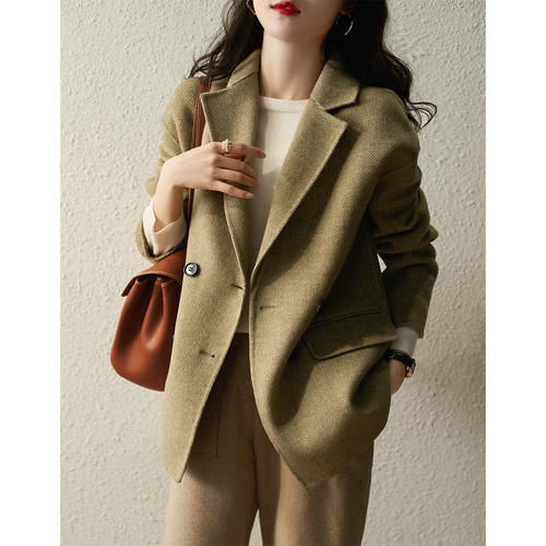 秋冬通勤这样穿，高级又养眼，你和女神的距离就只差一身穿搭