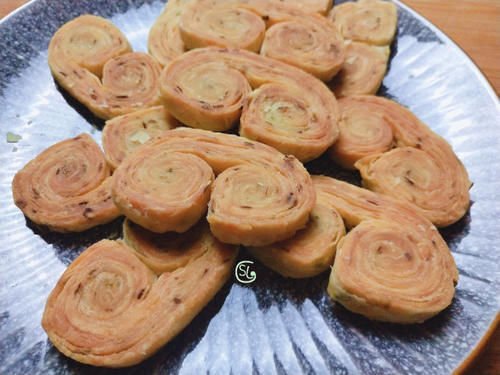 葱香饼干|这才是面粉最解馋做法,不烤不炸,简单一做,咸香酥脆,孩子爱吃