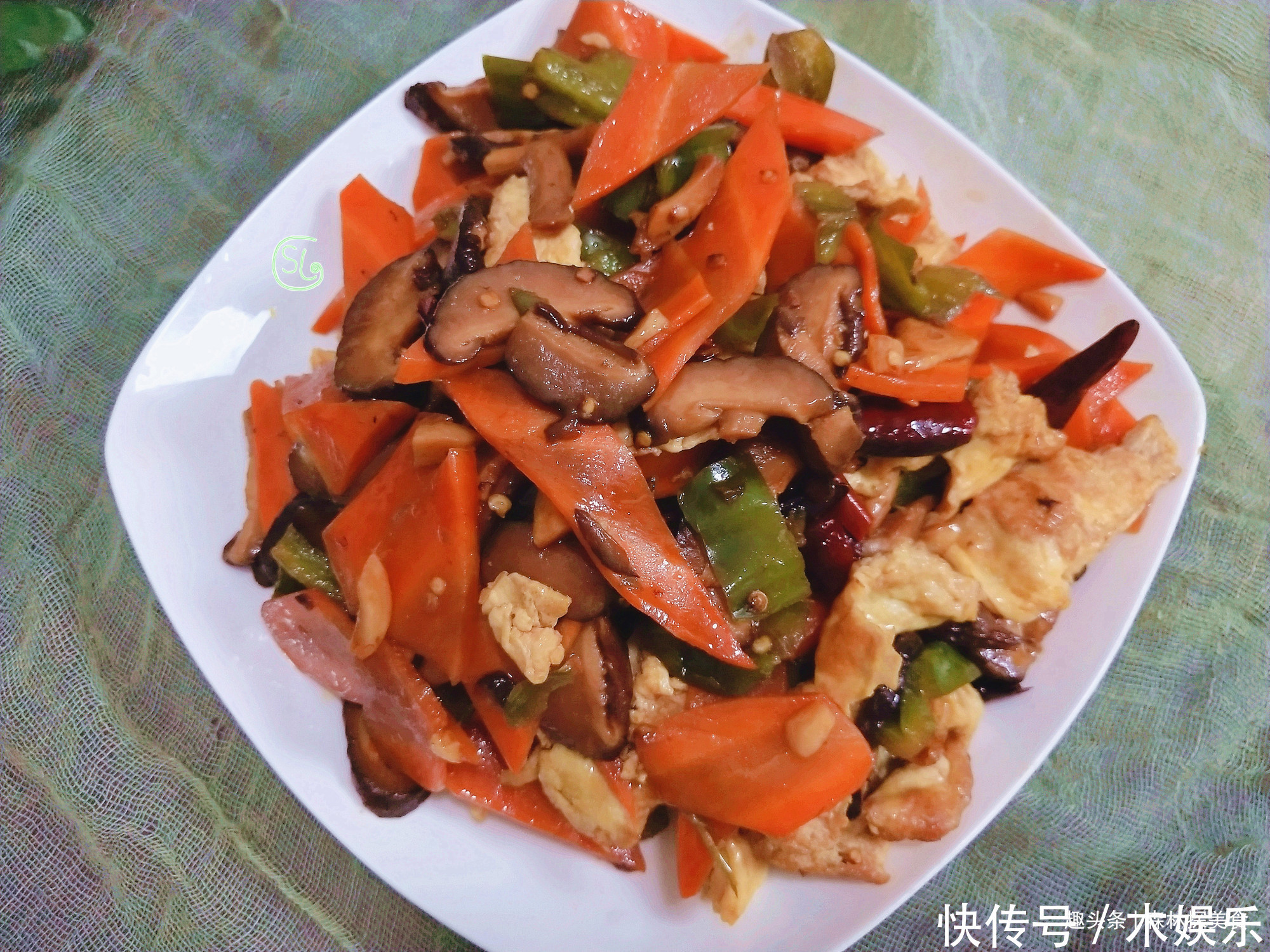 为什么饭店的炒香菇那么好吃原来做法很简单,一次做一盘不够吃