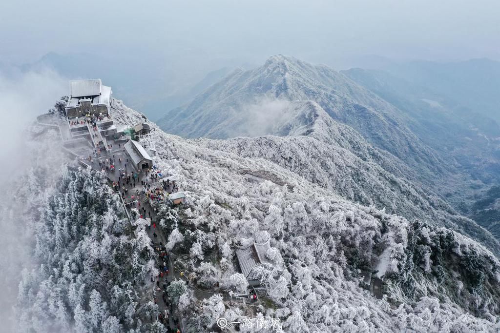 衡山|冬游湖南衡山祝融峰，白茫茫似仙境，原来寿比南山指的就是这里