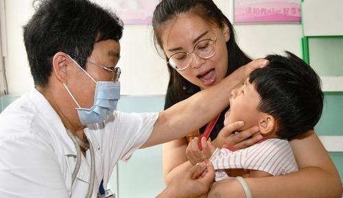 性早熟|5岁前管住孩子的嘴,医生一些食物不能多吃,容易积食不长个