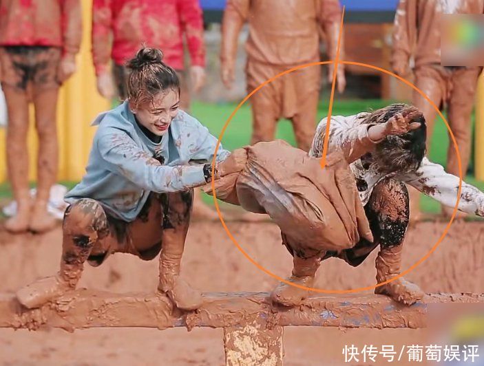 枕头|跑男玩泥潭枕头大战，宋雨琦直接砸baby的脸，蔡徐坤都看不下去了