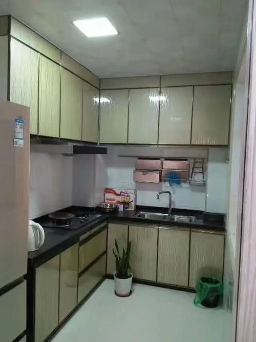 后背板|邻居家安装的橱柜没有后背板,回家后发现我家的也没有,装错了?