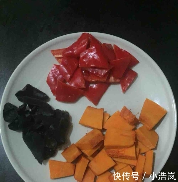 牛肉|“疙瘩汤”最好吃的做法,加上南瓜面,味道鲜美,好吃到不想停