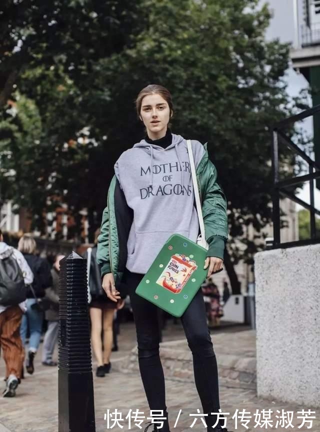 最近火了一种穿法:卫衣+羽绒服,时髦显瘦,承包整个冬季的时尚