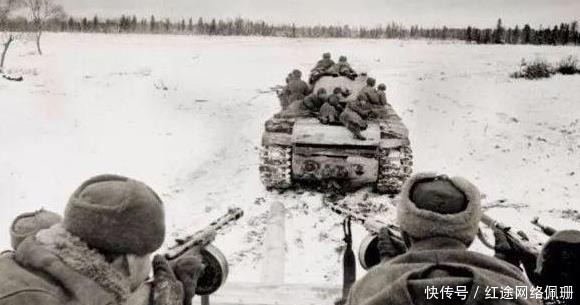 倒插|这具冻僵的德军士兵遗体,被苏军倒插在雪中当路标!