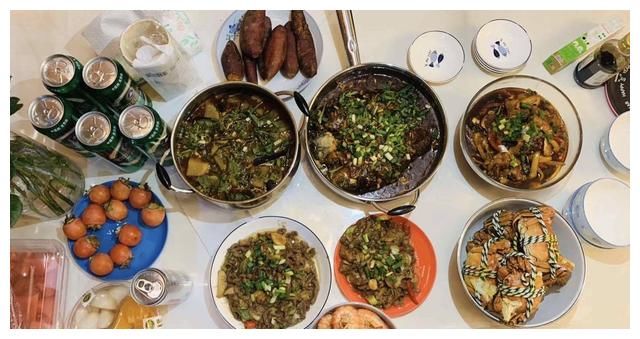 小公主终于攀上顶流，姚安娜加入《中餐厅》引群嘲：放过娱乐圈吧