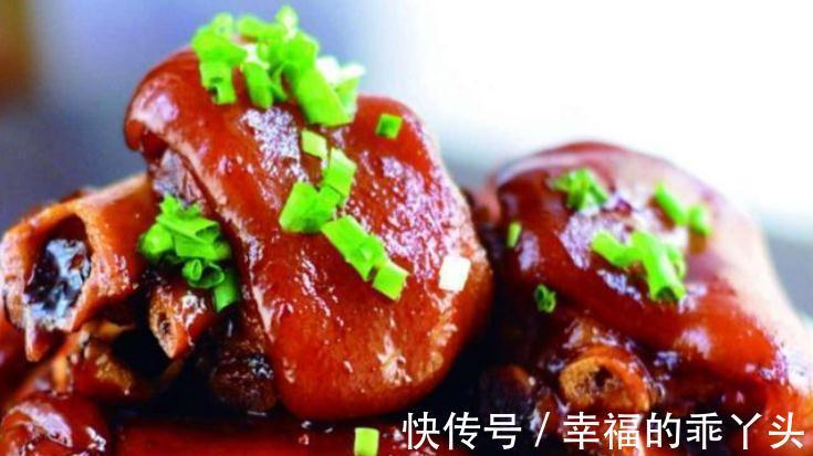 做红烧猪蹄有妙招,记住一个技巧,猪蹄软烂香气十足,教您方法