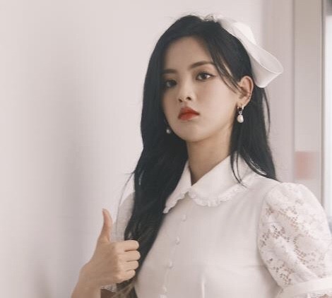 杨超越初三辍学,周震南高中在读,这些偶像的学历让人意外