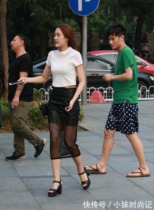 时尚 街拍路人,大城市的年轻人穿搭时尚大气,个个都透露出女神气质