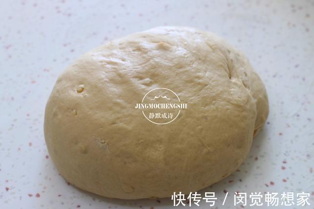 夏天就喜欢蒸开花大馒头，放把红糖和坚果，香甜好吃，家人都爱