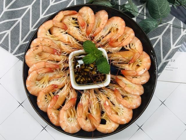 补充营养|白灼虾，用这做法8分钟就完事，虾肉紧实Q弹，一点腥味也没有
