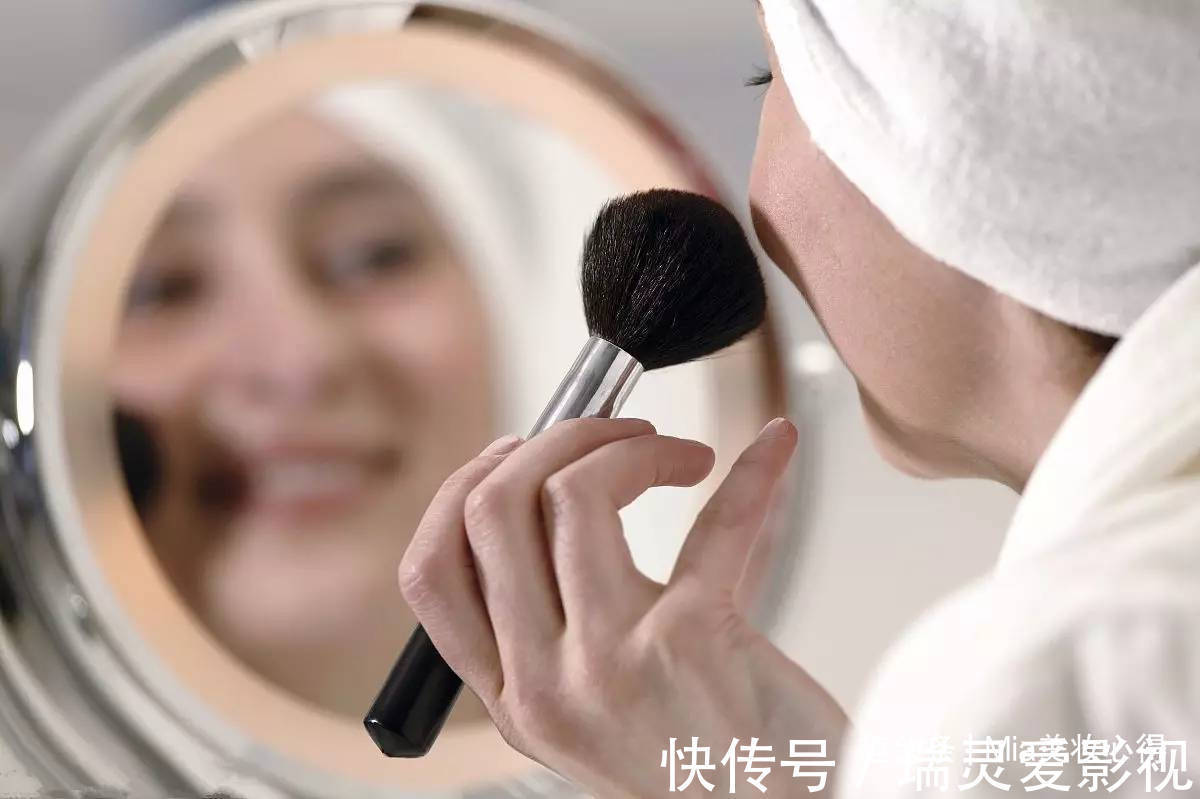 素颜|“每天化妆”和“长期素颜”,5年后有什么变化?差距不是一般小