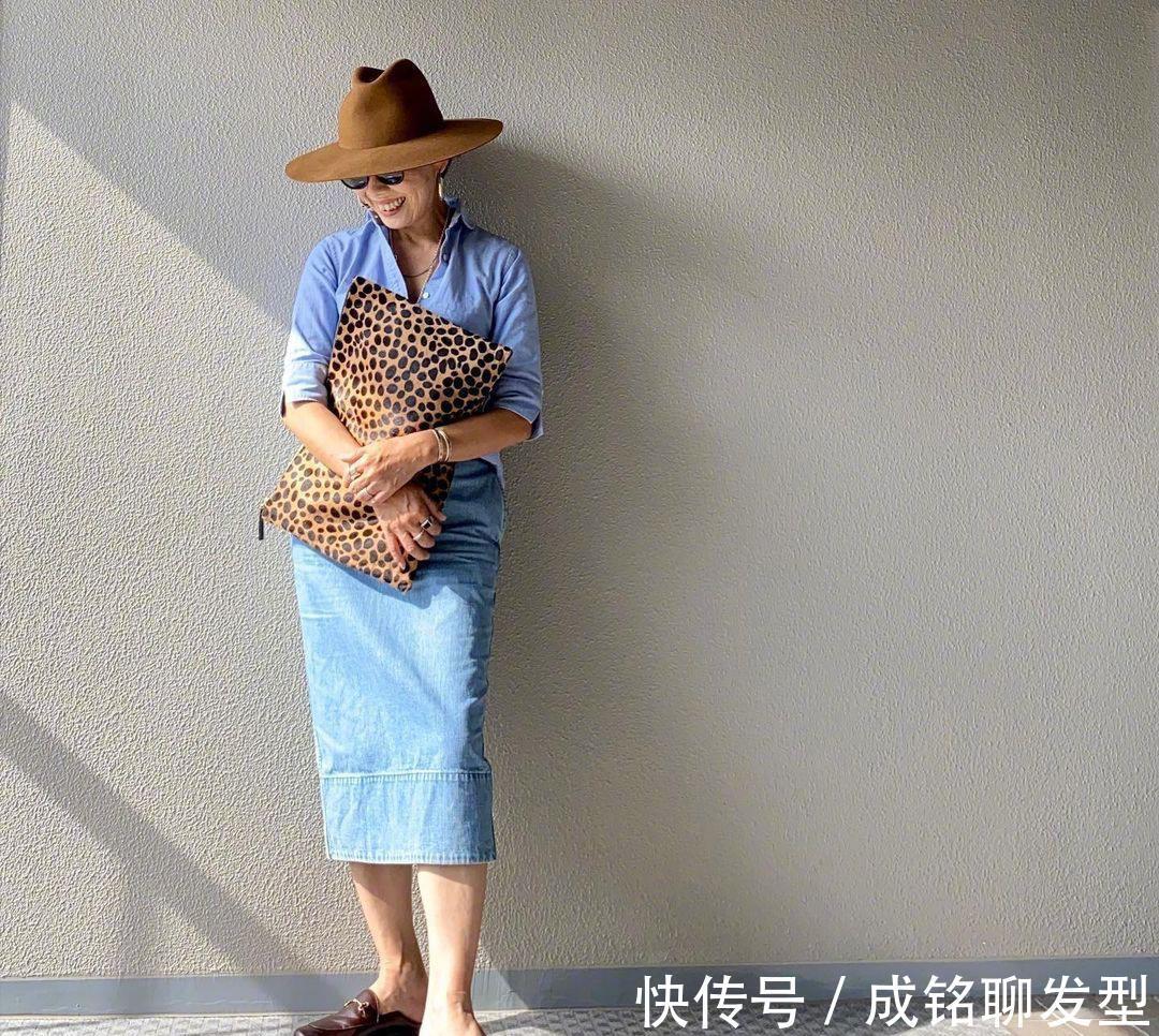 牛仔|奔六也要穿出时尚感，这位博主的搭配减龄又洋气，美得猜不出年龄