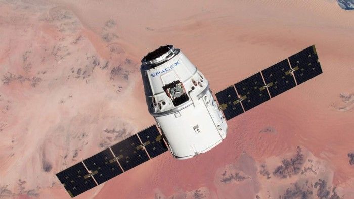 连接到国际空间站的SpaceX Crew Dragon太空舱发出错误警报