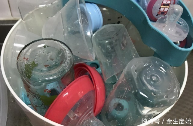 刘女士|有种“偷懒”叫开水烫奶瓶,大人是方便了,可孩子被“坑”了