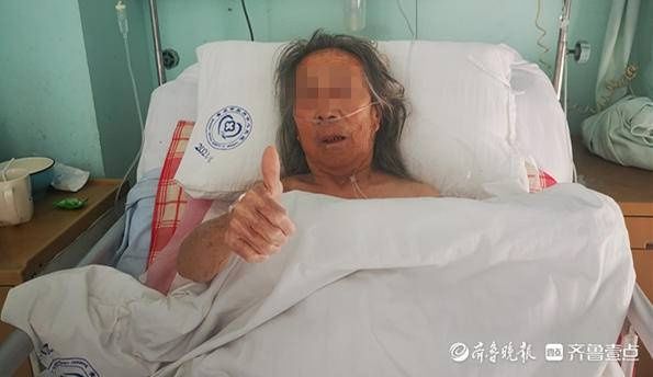 髋部|胶州98岁老人手术治好髋部骨折，她为医生竖起大拇指