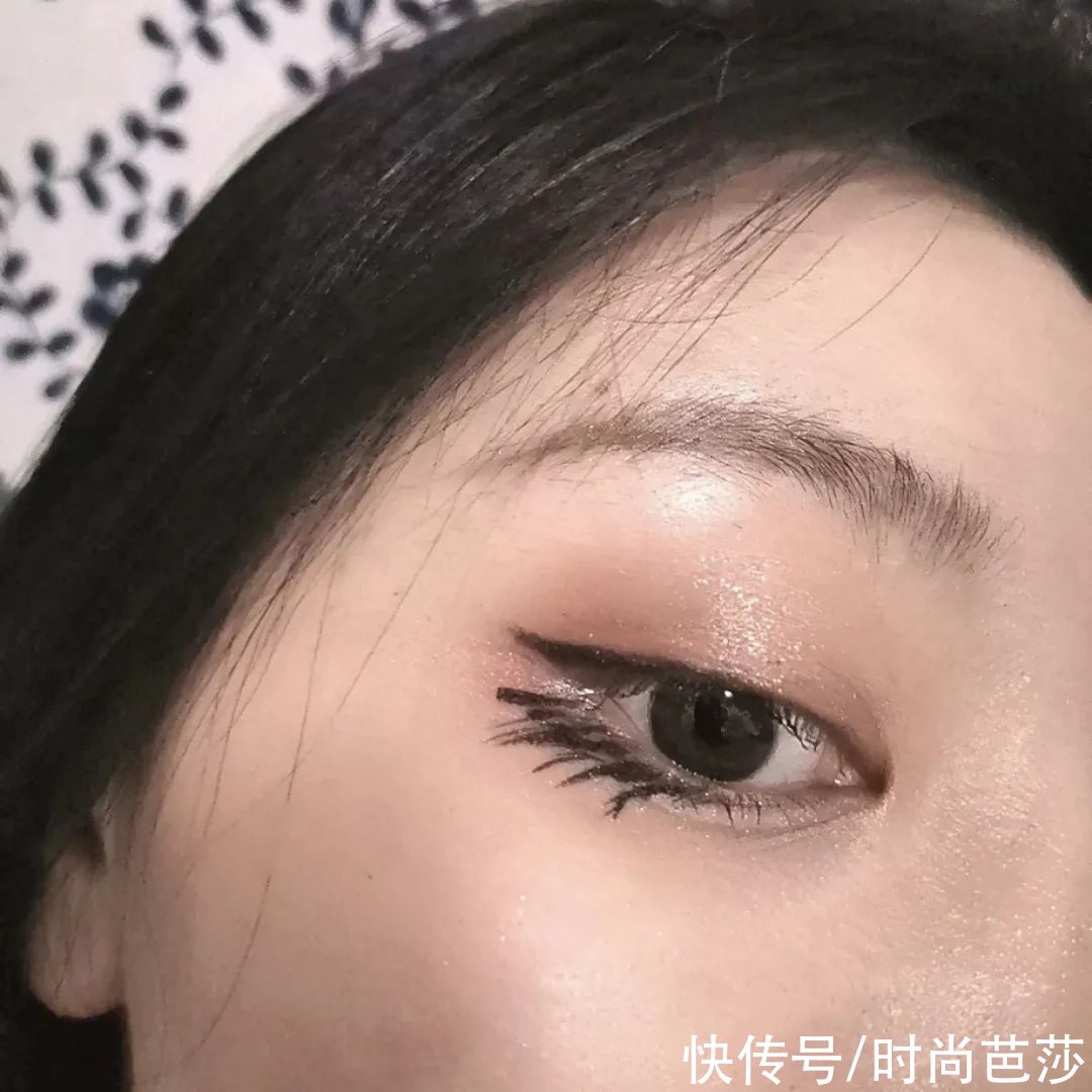 眼线|我关注了100位美妆博主，还是没学会化妆