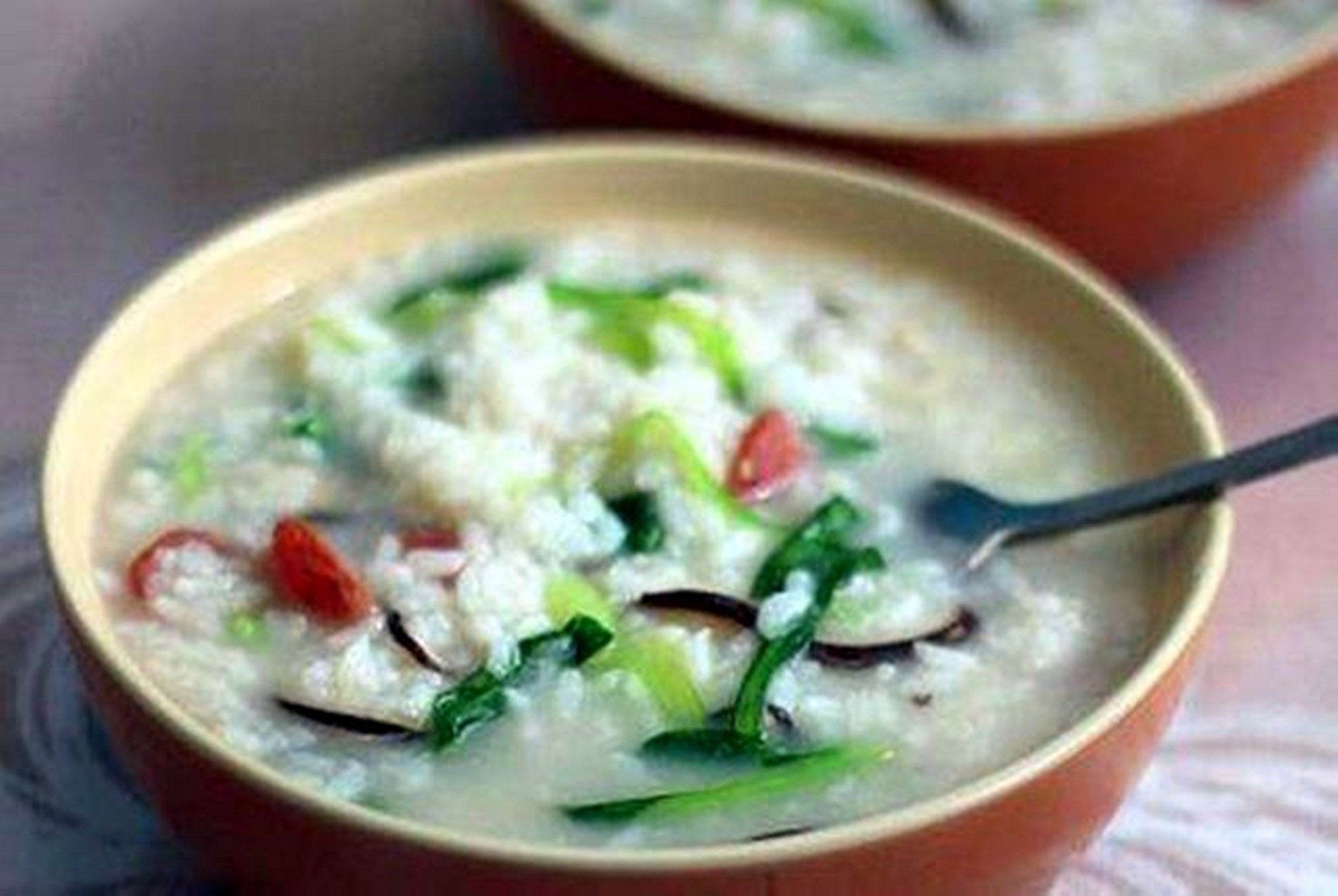 汤泡饭|宝妈的这种“偷懒辅食”,看似喂饱孩子实则没营养,还会造成积食