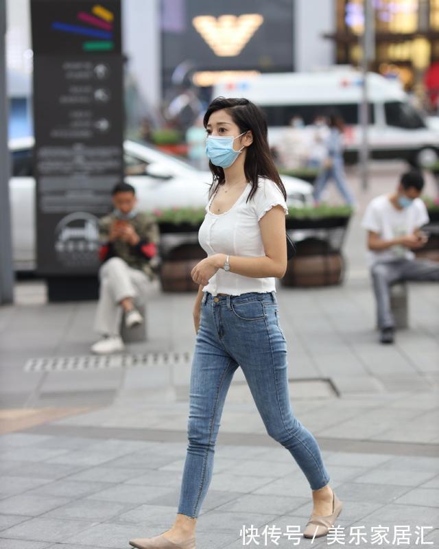 修身 想要穿出简单大方的美,就选牛仔裤,简约又修身,时尚有气韵