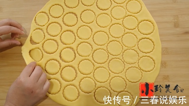 在家也可以自己做饼干,不加水,不用烤箱,香甜酥脆,营养又健康