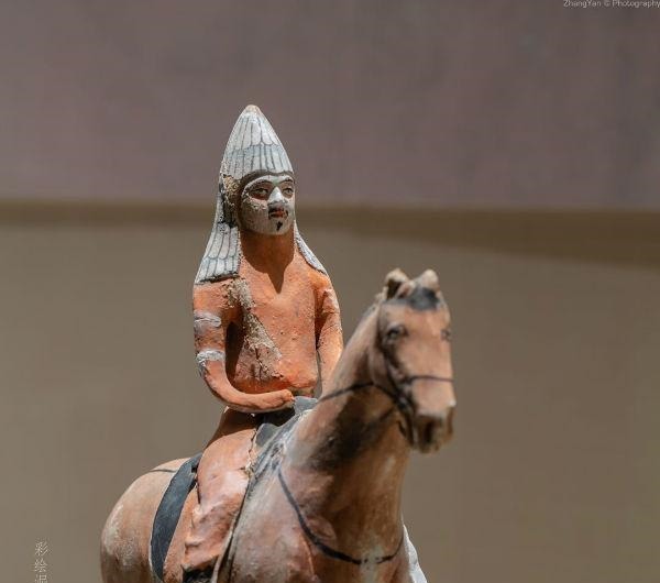 文物|“天路长歌——唐蕃古道沿线七省区精品文物联展”在川博开幕