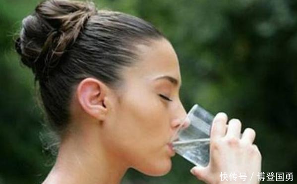 冬季是女人护肤的“黄金期”,抓住机会,让皮肤越来越好