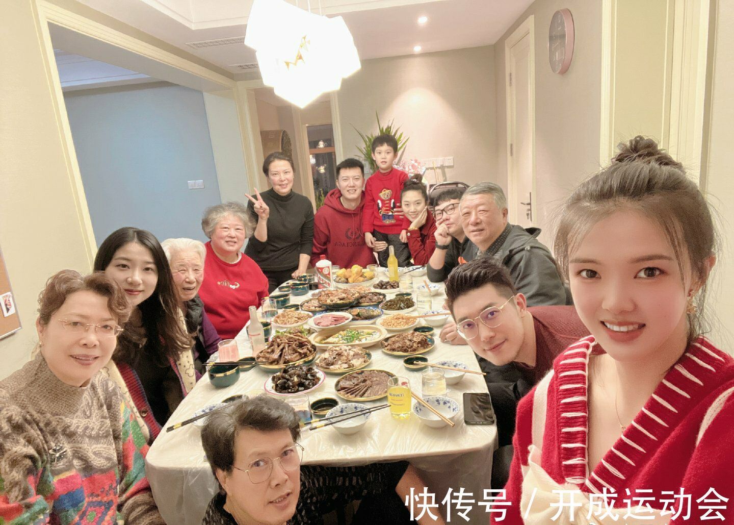 江苏男篮|沈梓捷与吴冠希同框迎春,大鸟女友颜值不输张常宁,身材娇小玲珑
