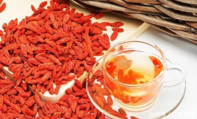泡枸杞,10个人可能有9个没泡对,注意此事,营养可能还会翻倍