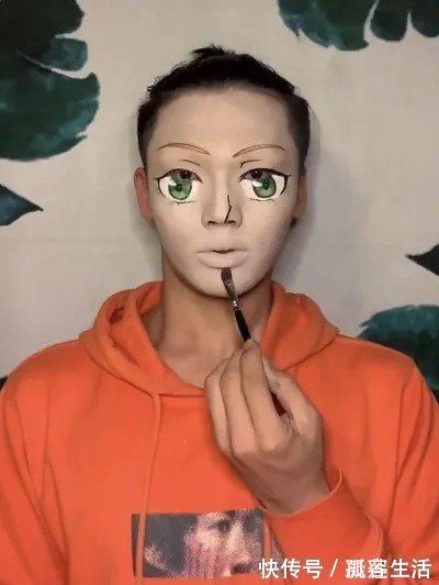 宇智波鼬|美妆博主仿妆“宇智波鼬”,开头涂山红红,看到成品怎么像是P的