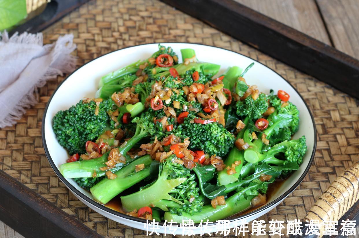 凉拌西兰花，最忌焯水，学个新做法，营养流失少，爽脆又入味