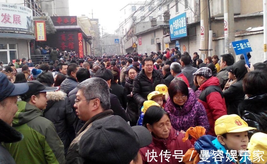 姥爷|谁来接送孩子上下学,其实说明了很多家庭的问题,第一种是最合适