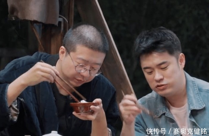 张子枫|张子枫干活他看着!《向往》中的张艺兴,这一次被吐槽的冤吗?