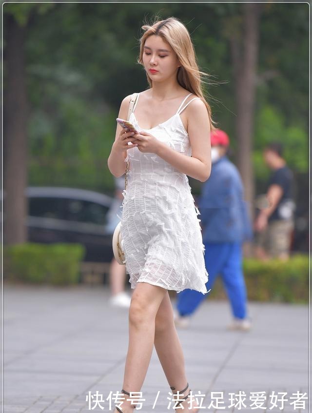 羽绒服|白吊带羽绒服裙子,风格鲜艳,仙气十足
