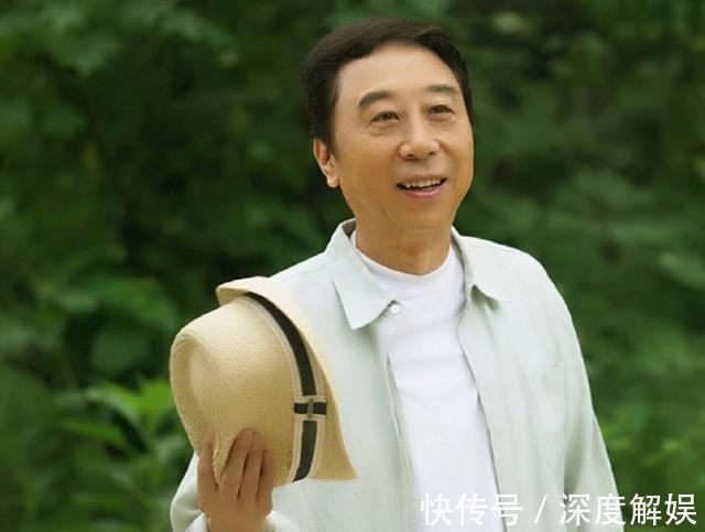 |冯巩方清平合体录视频,二人用幽默的话语反映社会现状,引人深思