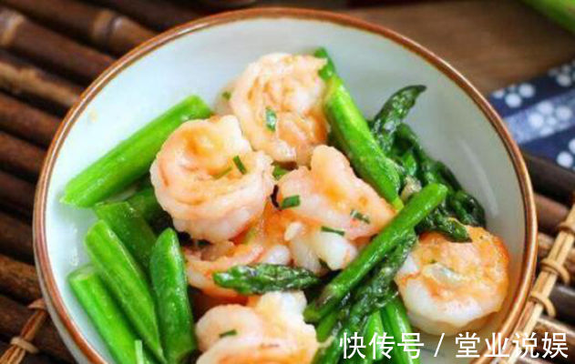 芦笋|美食推荐芦笋虾球，红油百叶，干锅土豆虾，辣子鸡中翼的做法