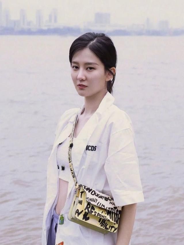 娱爷|张艺兴和黄渤走得很近,最近两人还合作了一些商务上的项目