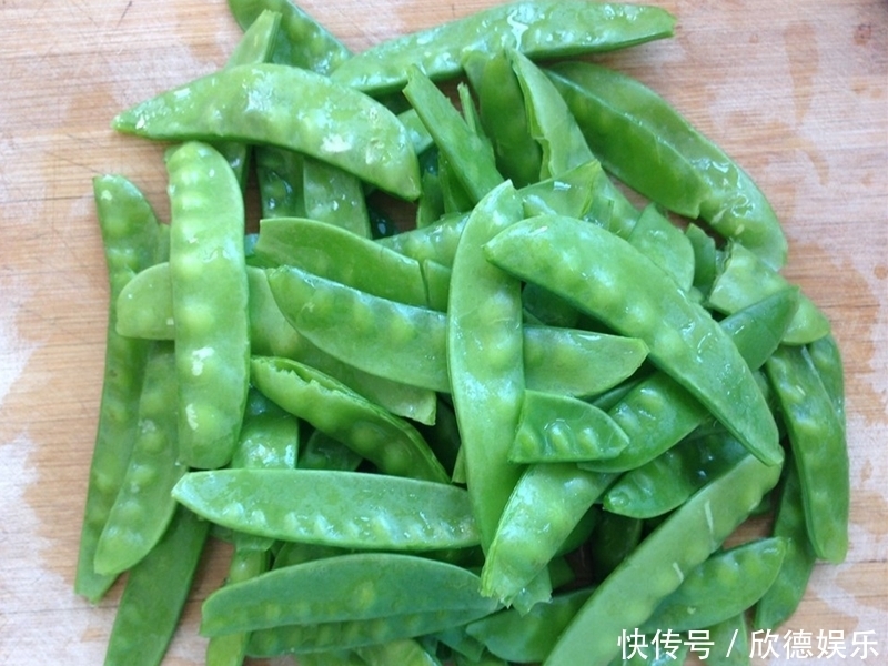 山药炒荷兰豆之前,多加一个步骤,山药不发黑,清脆爽口更好吃