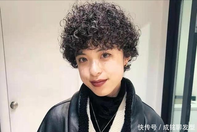 五十岁女人要避开三款发型,第一款显老,第二款显胖,第三款显黑