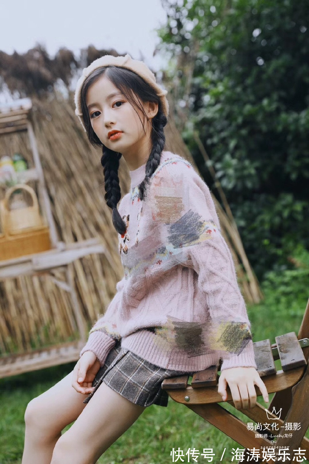 套装|因为“逆天颜值”被禁止整容的童模裴佳欣,穿学院风套装美成公主